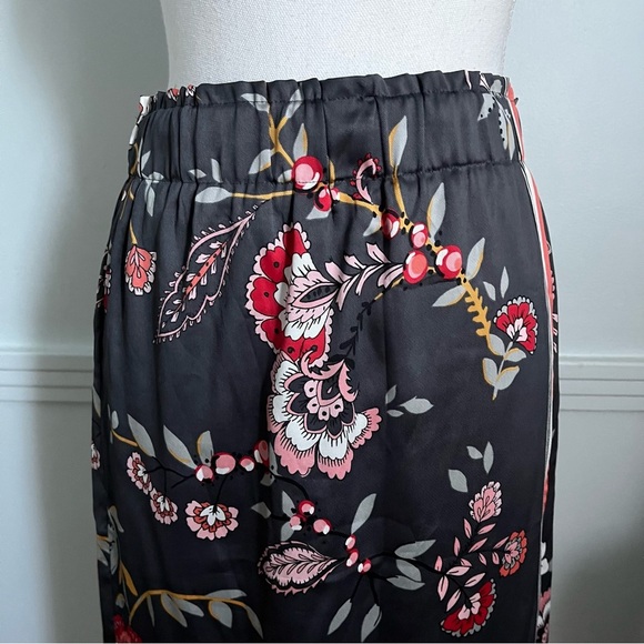 Loft • Black Pink Red Floral Skirt - Picture 2 of 5